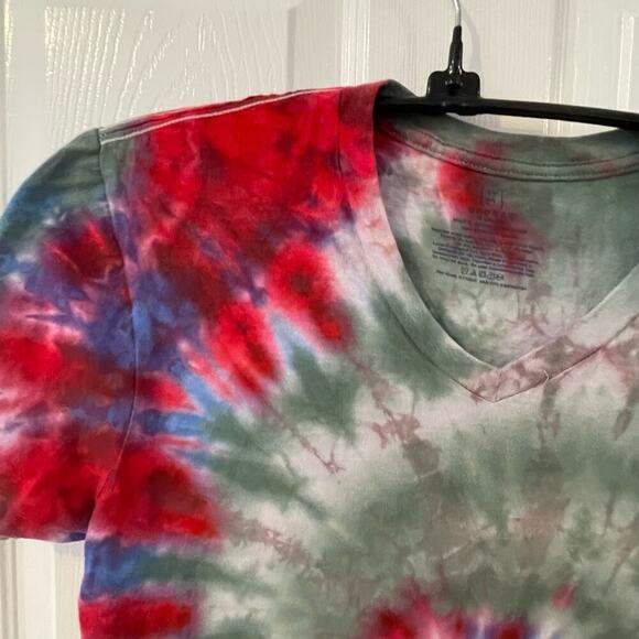 handmade tie dyed unisex tshirt M v-neck spiral camo red - Picture 3 of 9
